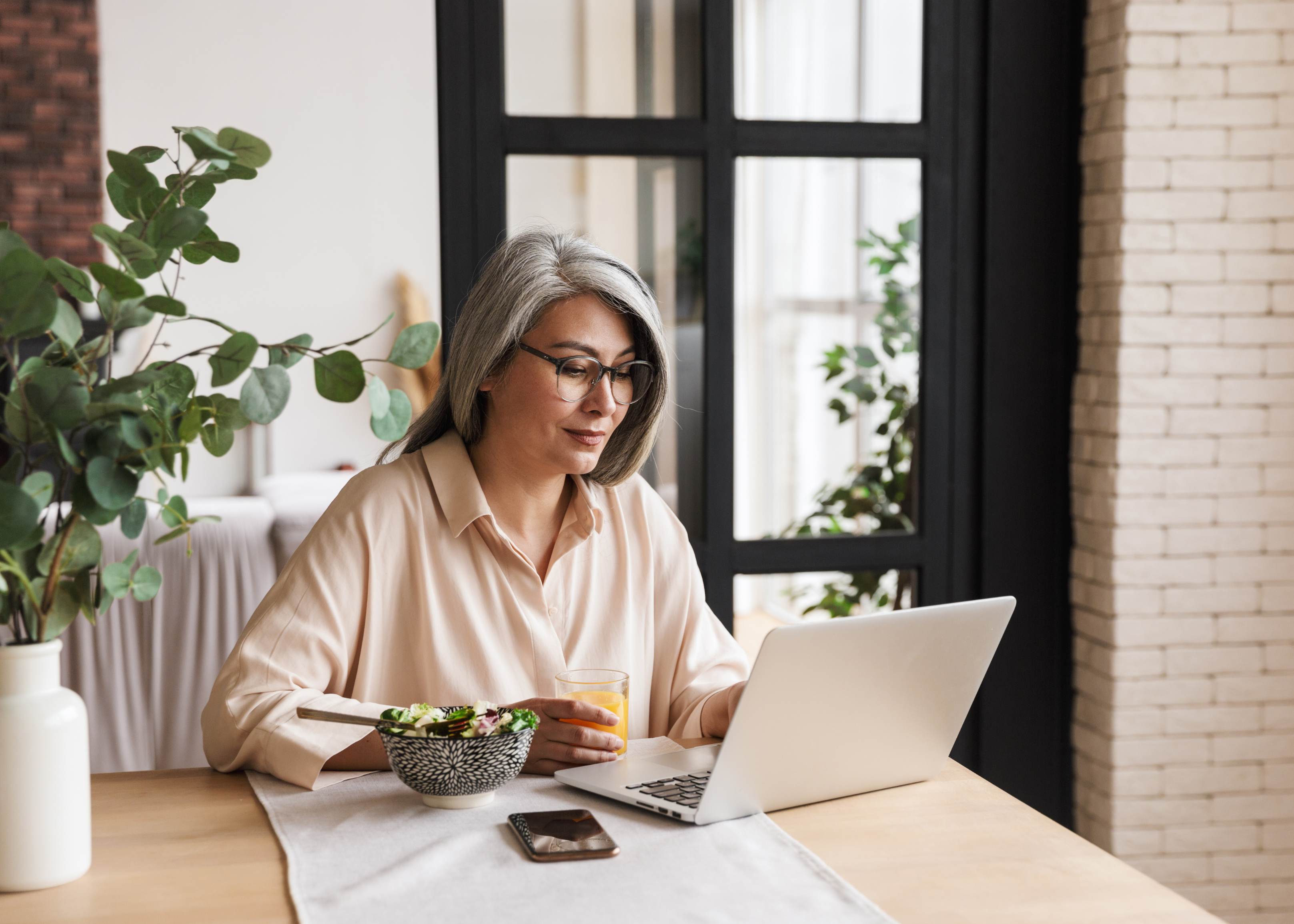 How Many Applicants Can You Have on a Buy-to-Let or Bridging Loan in the UK?